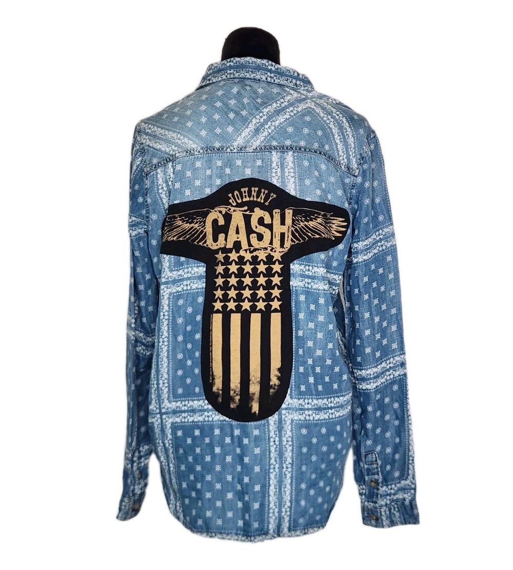 Life In Progress Johnny Cash Blue Chambray Southwestern Print Button Up Shirt M